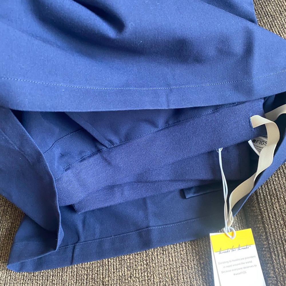 Men’s Scrubs - Picture 2 of 2